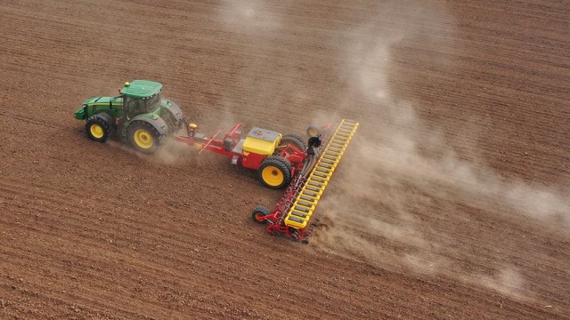 Казакстанда жер семирткич чыгаруучу завод курулат