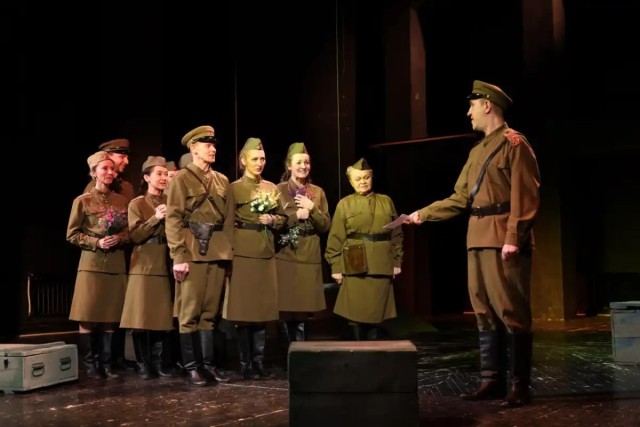 Актерлер мен әскери қызметкерлер «Әлия» спектаклін қойды