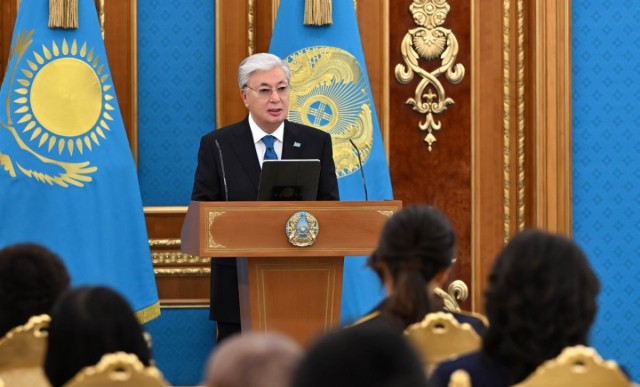 Kazakistan Devlet başkanı, bayanları Dünya Kadınlar Günü münasebetiyle kutladı