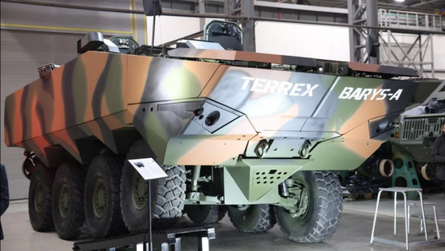 Астанада атамекендик жаңы аскердик унаа тааныштырылды