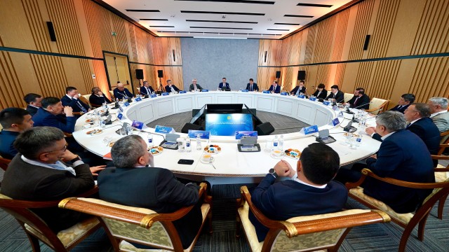 Премьер-министр Казахстана провёл встречу с аграриями