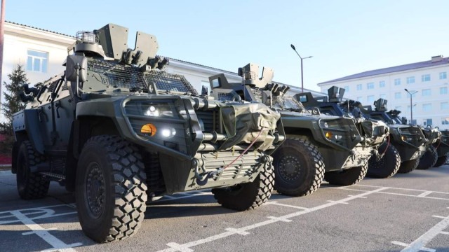 Депутаттар әскери шеруге қатысушылардың Астанадағы далалық лагеріне барды