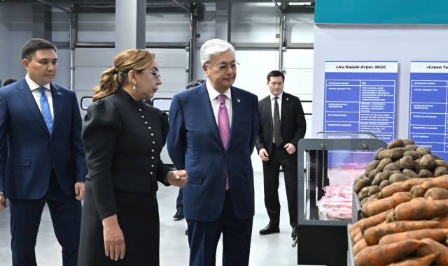 Президент Чимкент шаҳрига амалий сафар билан борди