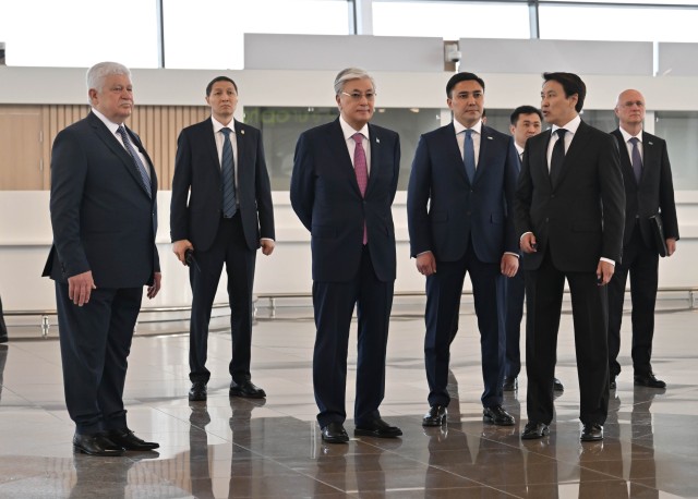 Devlet Başkanı, iş ziyareti için Şımkent'e gitti