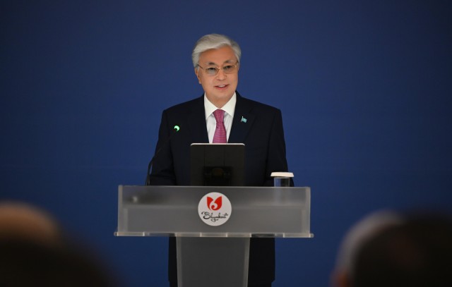 Kazakh President meets with Shymkent residents