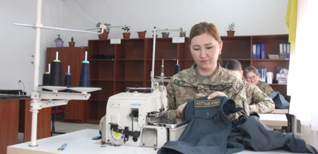 Жеңіс шеруі: Ұлттық ұлан жауынгерлерінің салтанатты киімдері әзірленуде