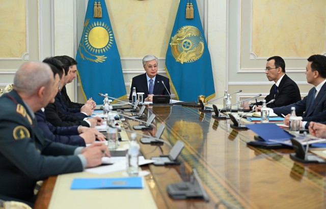Kazakh President holds meeting on economic issues