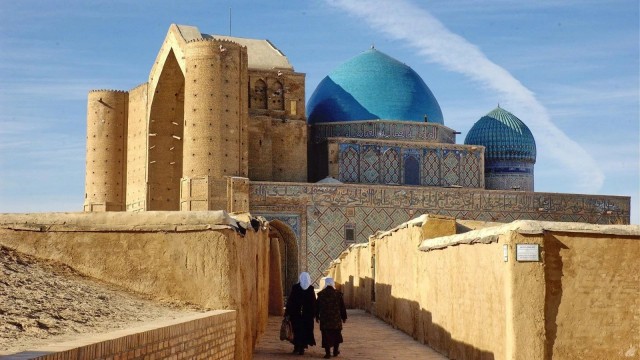 Қасым-Жомарт Тоқаев пен Гурбангулы Бердімұхамедов Қожа Ахмет Ясcауи кесенесіне зиярат етті