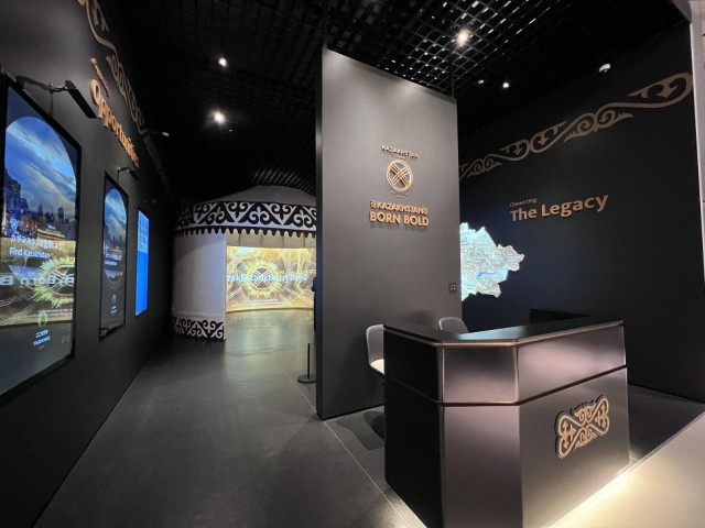 Осака қаласында EXPO-дағы Қазақстан павильоны 100 мыңыншы қонағын қарсы алды