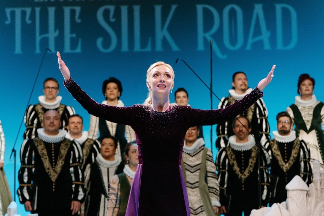 Румыниялык хор «Астана Операда» казак тилинде өнөр көрсөттү