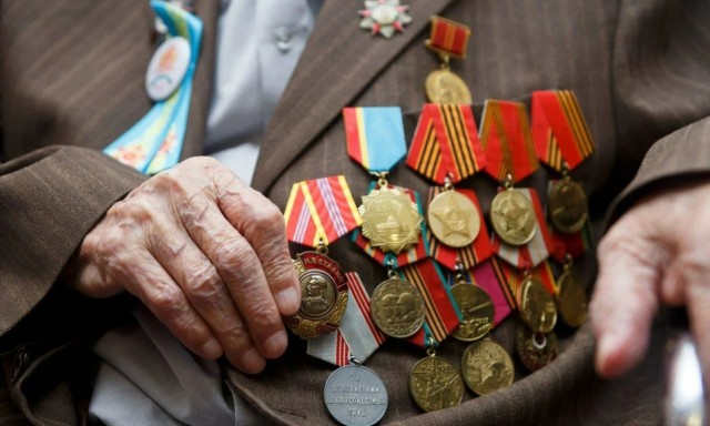 Қарағандыда соғыс ардагеріне концерт ұйымдастырылды