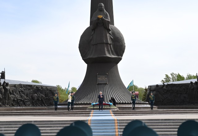 Касым-Жомарт Токаев казакстандык жоокерлердин рухуна таазим этти