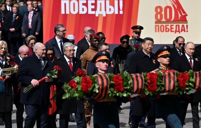 Қозоғистон Президенти Москвадаги ҳарбий парадда қатнашди