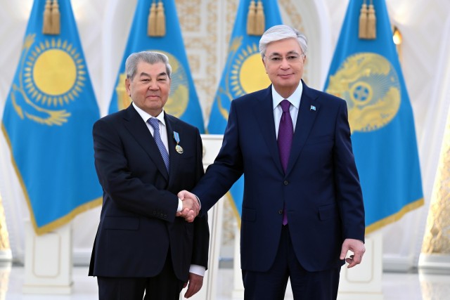 Kazakh President presents Otan Order to statesman Kuanysh Sultanov