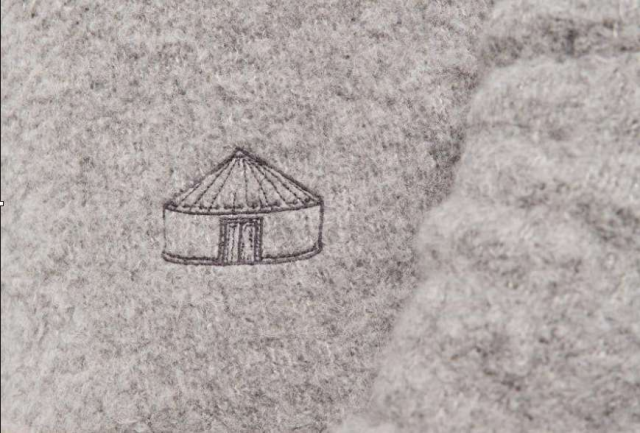 В Италии выпустили коллекцию одежды с казахским орнаментом