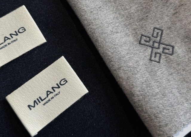 Италияда казак оймо-чиймелери чегерилген кийимдер көрсөтүлдү