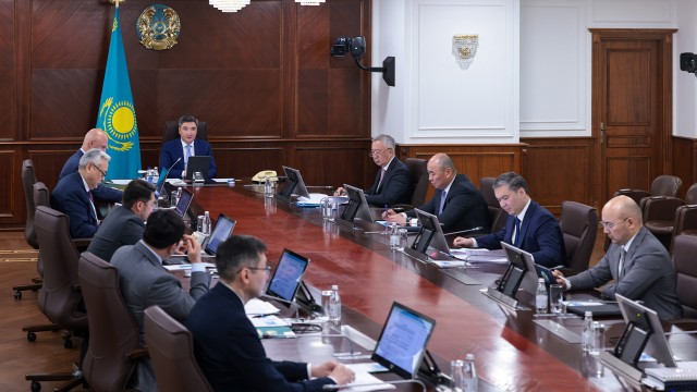 Премьер-министр чет элдик инвесторлор менен жолугушту