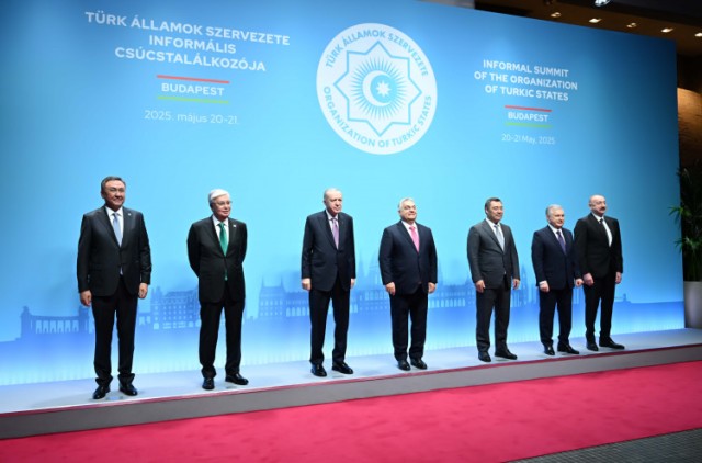 Президент Түрк мамлекеттери уюмунун бейформал саммитине катышты