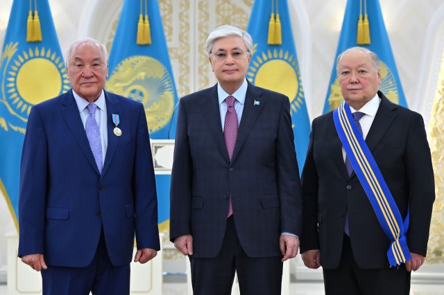 Kazakistan Devlet başkanı, ülkenin önde gelen isimlerine devlet ödülleri takdim etti
