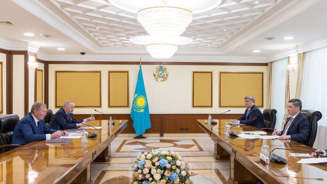 Өкмөттө казак мунайын ташуу маселеси талкууланды