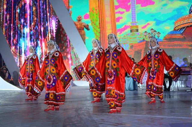 Түркмөнстанда эл аралык бий жана фольклор фестивалы өттү