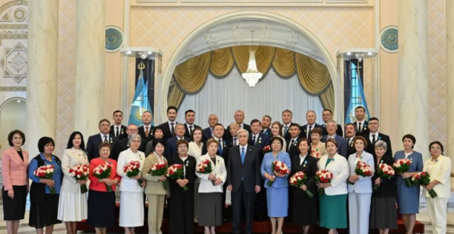 Kazakh President honors medical workers