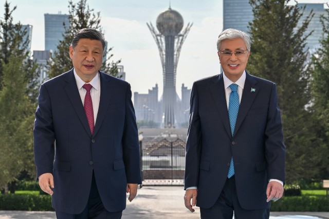 Астанага ХХР раиси Си Цзиньпин ташриф буюрди