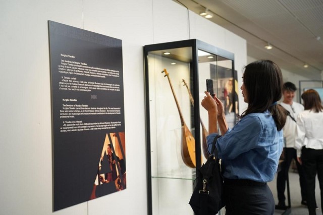 Nurgisa Tlendiyev'in doğumunun 100. yıldönümü dolayısıyla UNESCO’da halk müzik enstrumanları sergisi açıldı