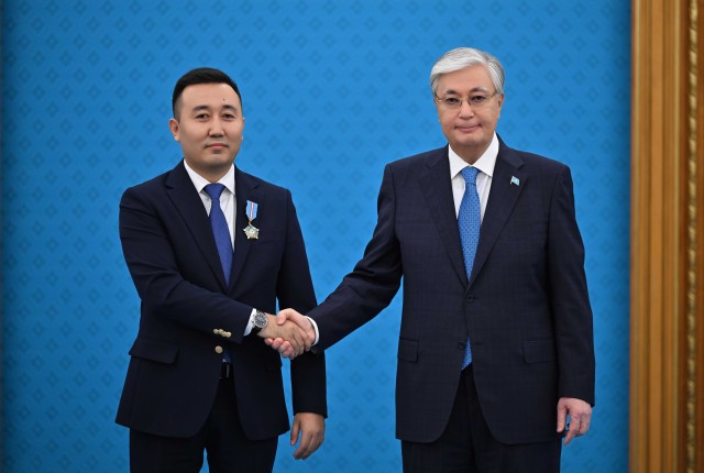 Президент БАҚ саласы қызметкерлерін марапаттады