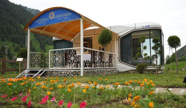 Алмати тоғларида қутқарувчилар учун инновациявий уйлар ўрнатилди