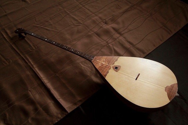 Алматида Дўмбира кунига кўргазма очилди