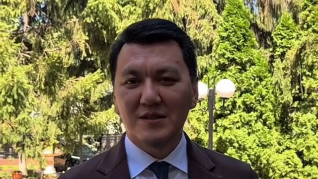 Абай күнүнө карата адабий челлендж Казакстанда өтүүдө