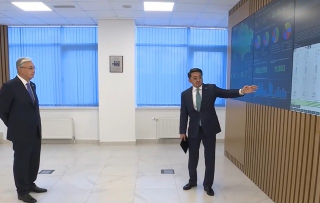 Қазақстан Президенті суперкомпьютерлік кластерді іске қосу рәсіміне қатысты