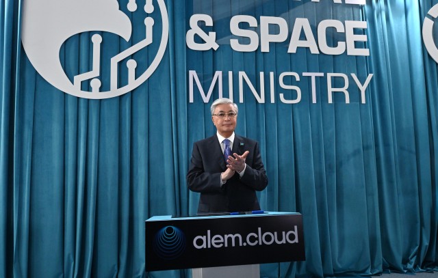 Kazakistan Devlet Başkanı süper bilgisayarın açılış törenine katıldı