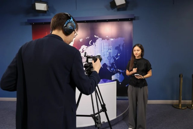 Халықаралық журналистика мектебінің алғашқы түлектері диплом алды