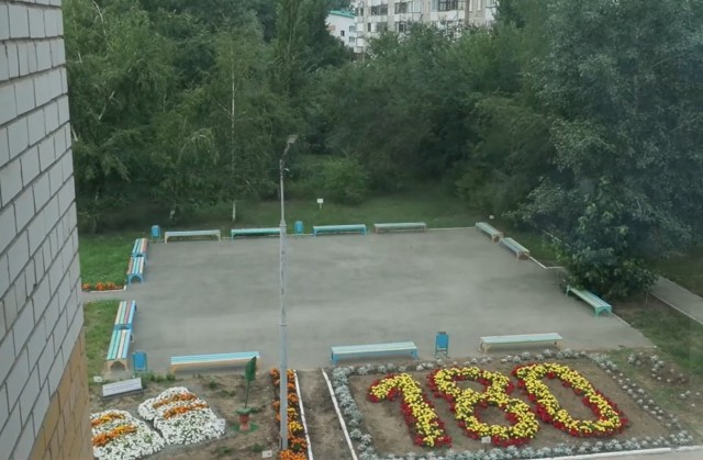 Абай Қўнонбойулининг 180 йиллигига гуллар композицияси тайёрланди