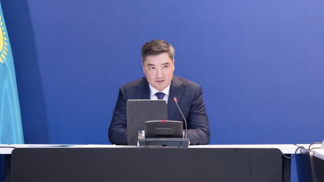 Казакстандын премьер-министри Каспий деңизинин тайыз болушуна каршы күрөшкө чакырды