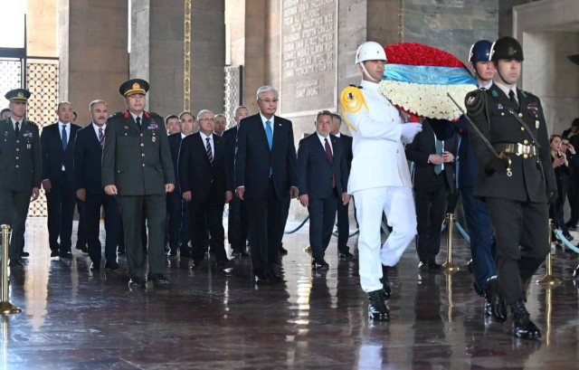 Kazakistan Devlet başkanı, Anıtkabir’i ziyaret etti