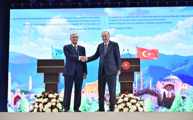 Kazakistan Devlet başkanı’na Türkiye Cumhuriyeti’nin en yüksek devlet nişanı takdim edildi
