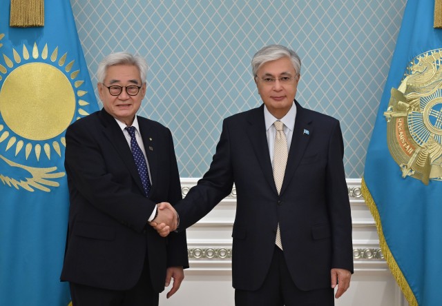 Kassym-Jomart Tokayev meets World Taekwondo President