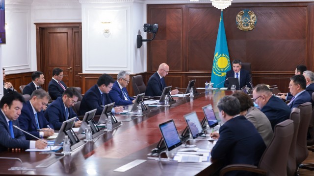 Үкіметте негізгі бағыттарға ЖИ енгізу мәселесі талқыланды