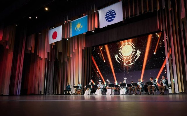 Казакстандын желеги Жапонияда Казакстандын  улуттук күнүнө карата көтөрүлдү
