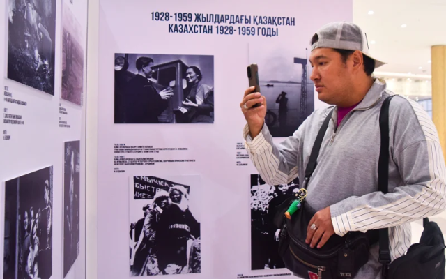 В Астане открылась выставка «История Казахстана в фотографиях Kazinform»