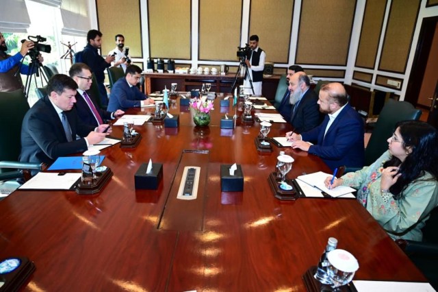 Kazakistan ve Pakistan, karşılıklı ticaret hacmini 1 milyar dolara çıkarmayı hedefliyor