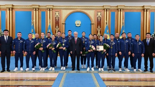 Kazakh President Awards National Boxing Team