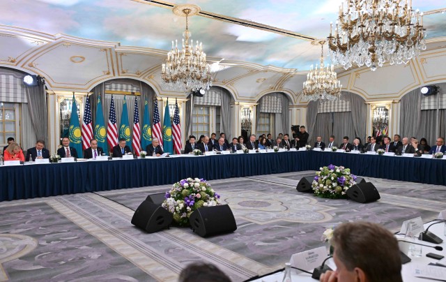 Америкалык бизнестин өкүлдөрүнүн катышуусундагы тегерек стол