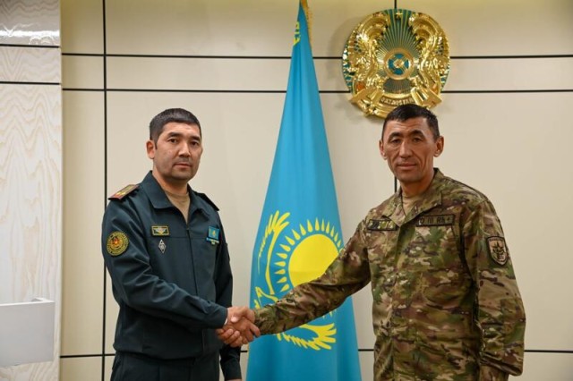 Kazak Askeri, Cumhuriyet Bayramı onuruna 600 km koşmayı hedefliyor