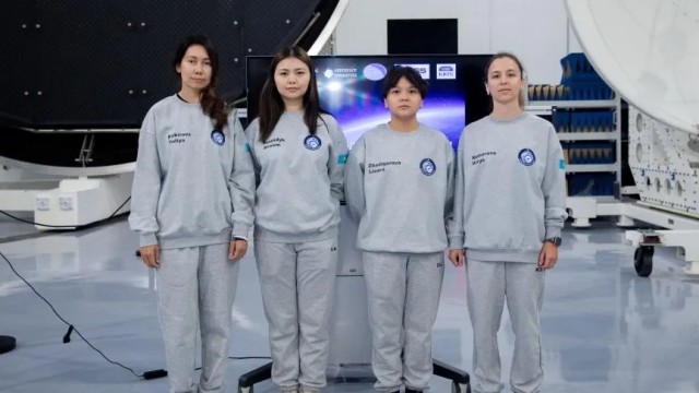 Kazakh women successfully complete space experiment in Astana
