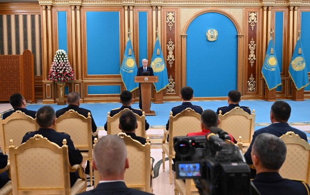 Kazakh President congratulates rescuers on professional day