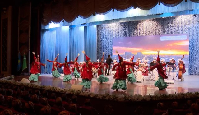 D. Nurpeisova Kazak Halk Müzikleri Orkestrası Türkmenistan’da konser verdi